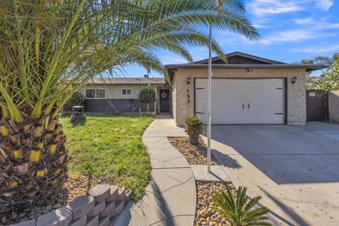Photo of 152 S Stephanie Ln Ln, El Cajon, CA 92019 (MLS # PTP2602034)