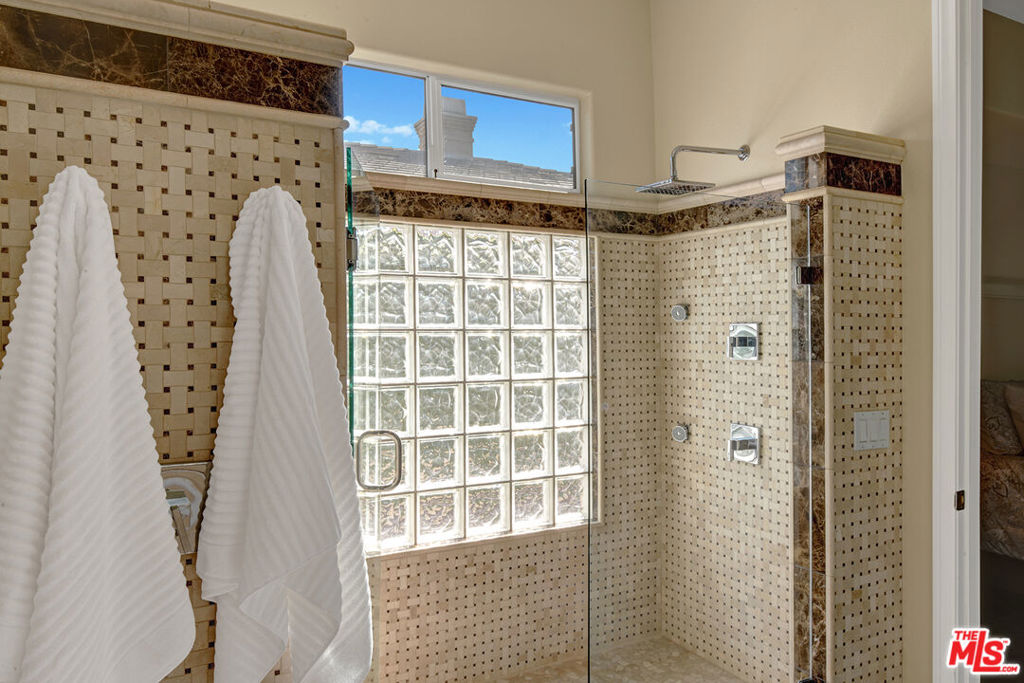 Versailles - Residential Lease