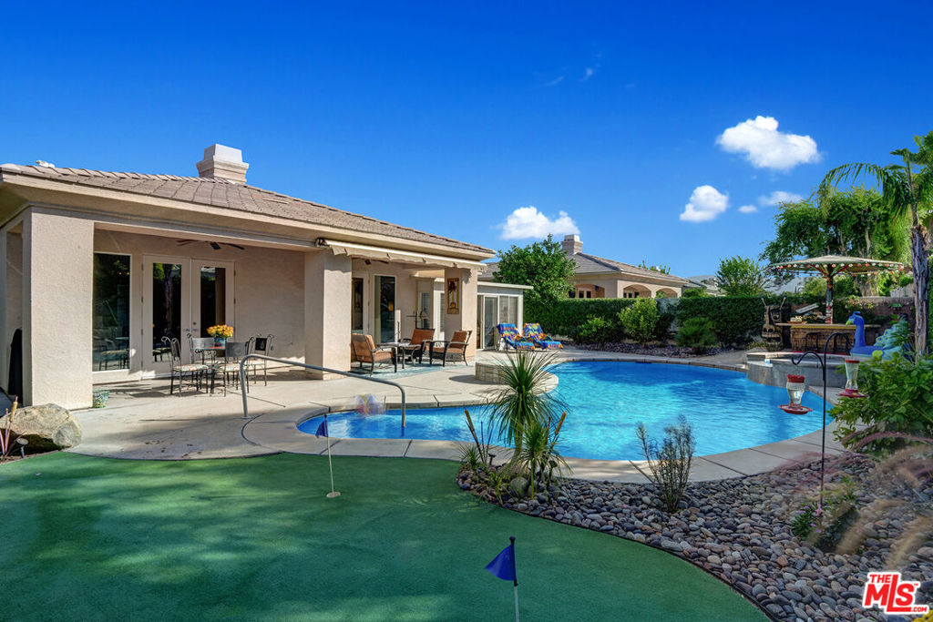 Versailles - Residential Lease