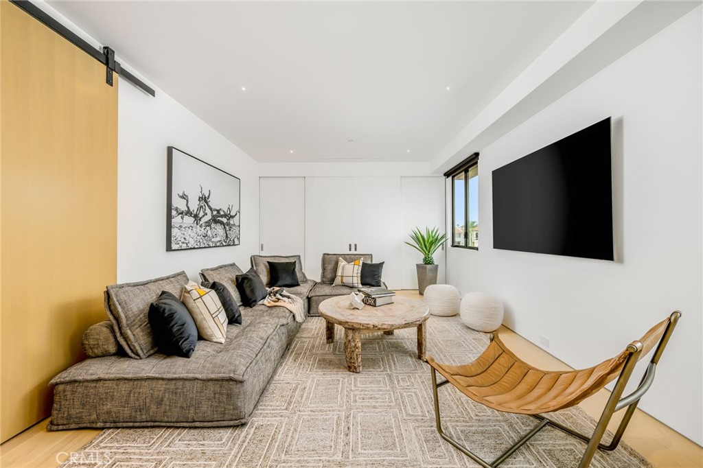 Harbor Island ""Drive"" (HIDC) - Residential