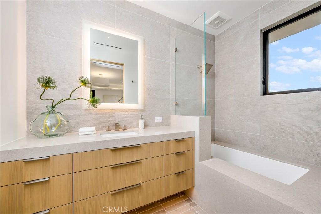 Harbor Island ""Drive"" (HIDC) - Residential