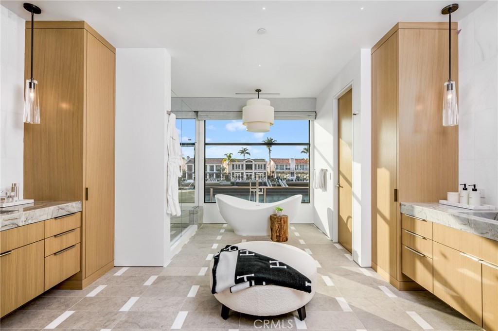 Harbor Island ""Drive"" (HIDC) - Residential