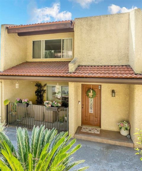 Photo of 9735 Via Roma, Burbank, CA 91504 (MLS # SR26080825)