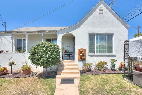 Photo of 801 S Hicks Avenue, Los Angeles, CA 90023 (MLS # TR26151226)