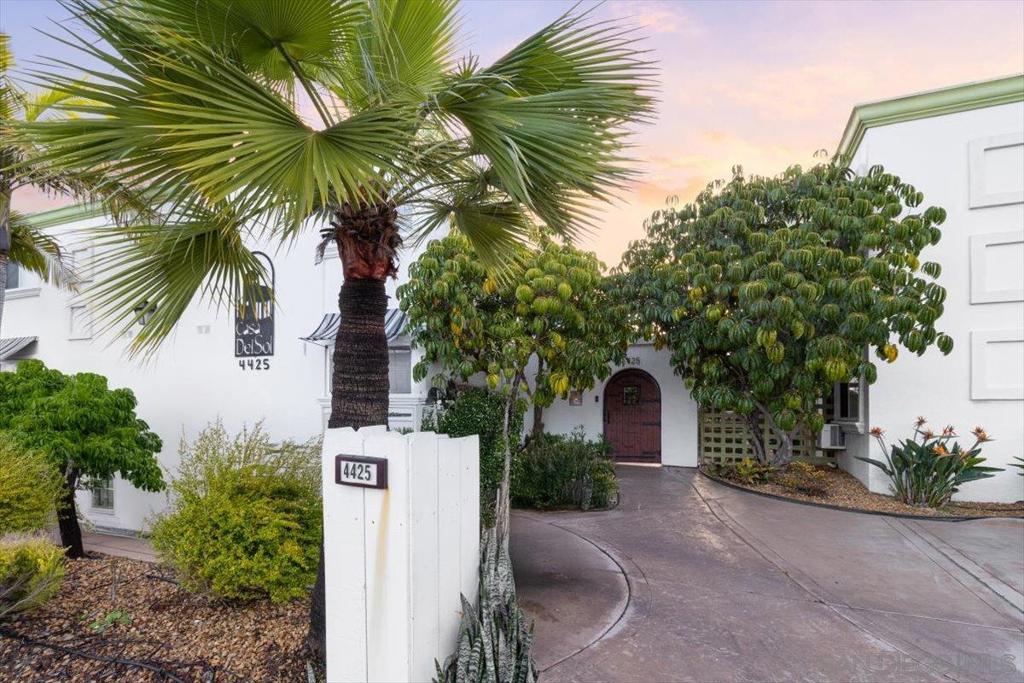 4425 50th Street 2