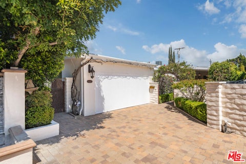 Photo of 5496 Katherine Avenue, Sherman Oaks, CA 91401 (MLS # 26904555)