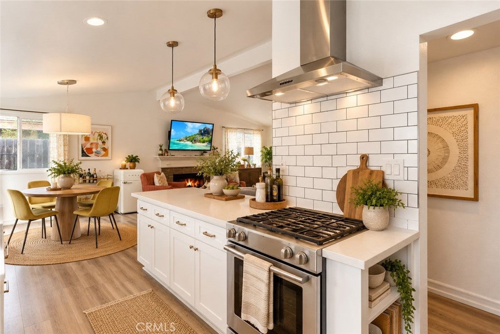 1305 W Cherry