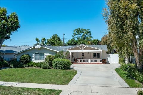 Photo of 23521 Styles Street, Woodland Hills, CA 91367 (MLS # SR26087873)