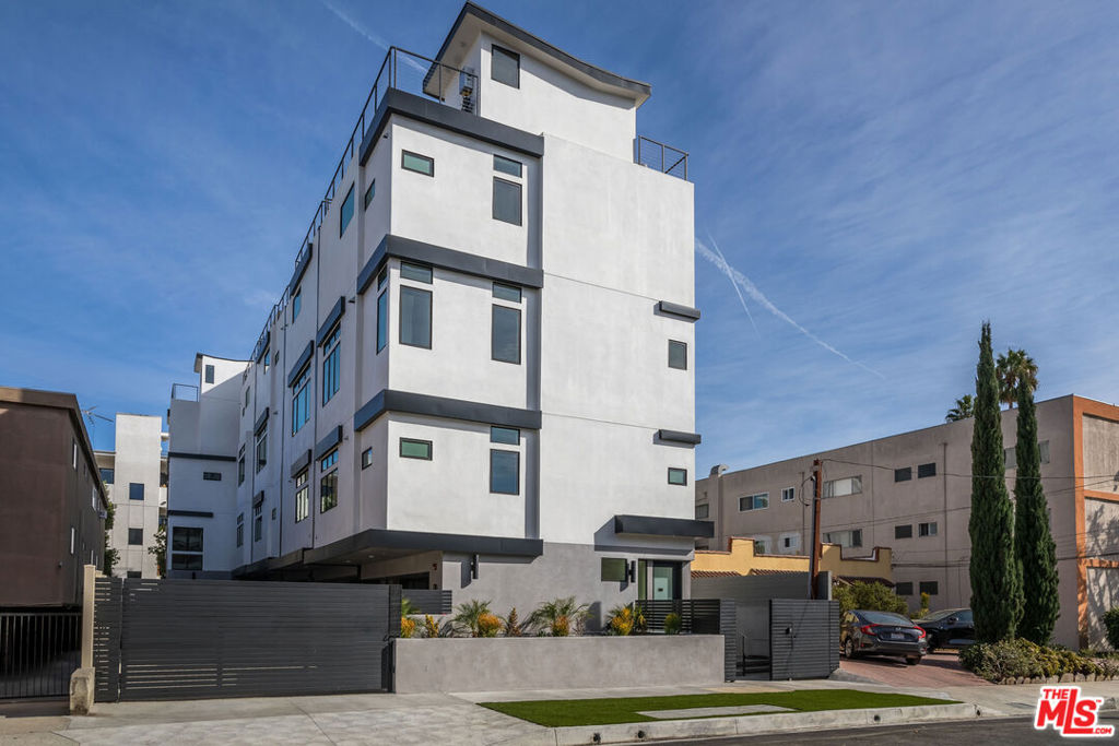 1318 1/2 N Vista Street