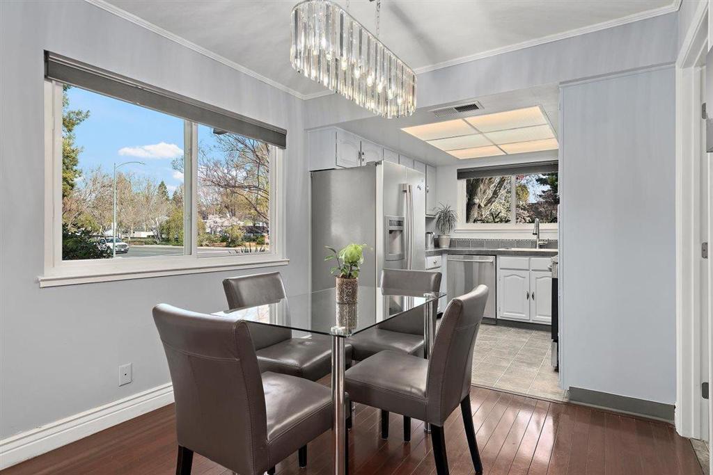 1 Comstock Queen Court