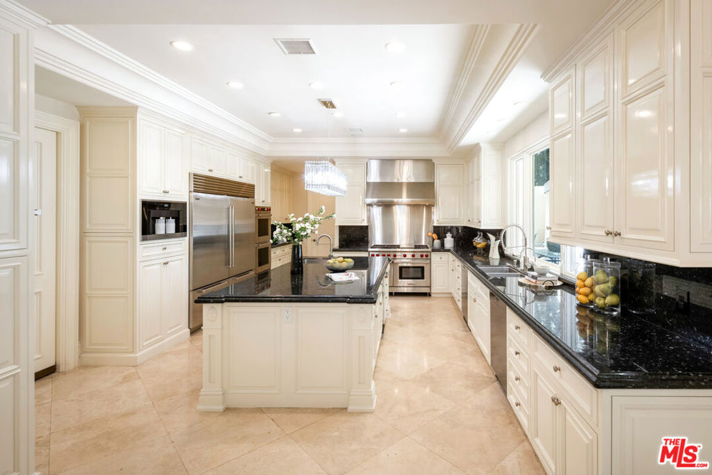 1350 Benedict Canyon Drive