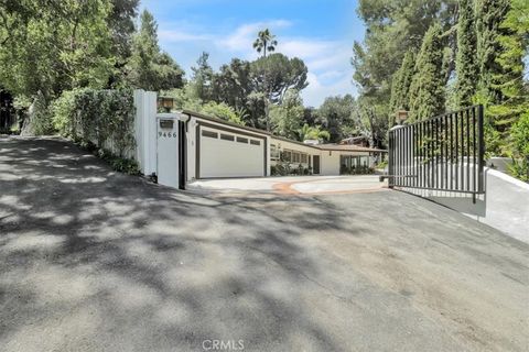 Photo of 9466 Hidden Valley Place, Beverly Hills, CA 90210 (MLS # SB25095862)