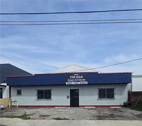 Photo of 15532 Illinois Ave, Paramount, CA 90723 (MLS # DW26072760)