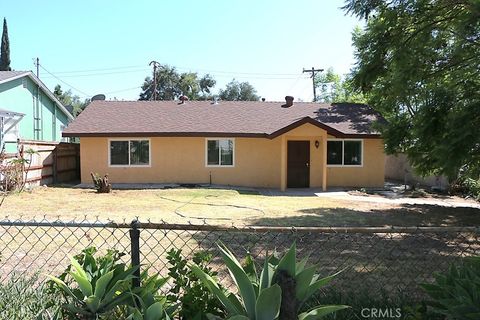 Photo of 820 W Harriet Street, Altadena, CA 91001 (MLS # CV25158945) Photo of 820 W Harriet Street, Altadena, CA 91001 (MLS # CV25158945)