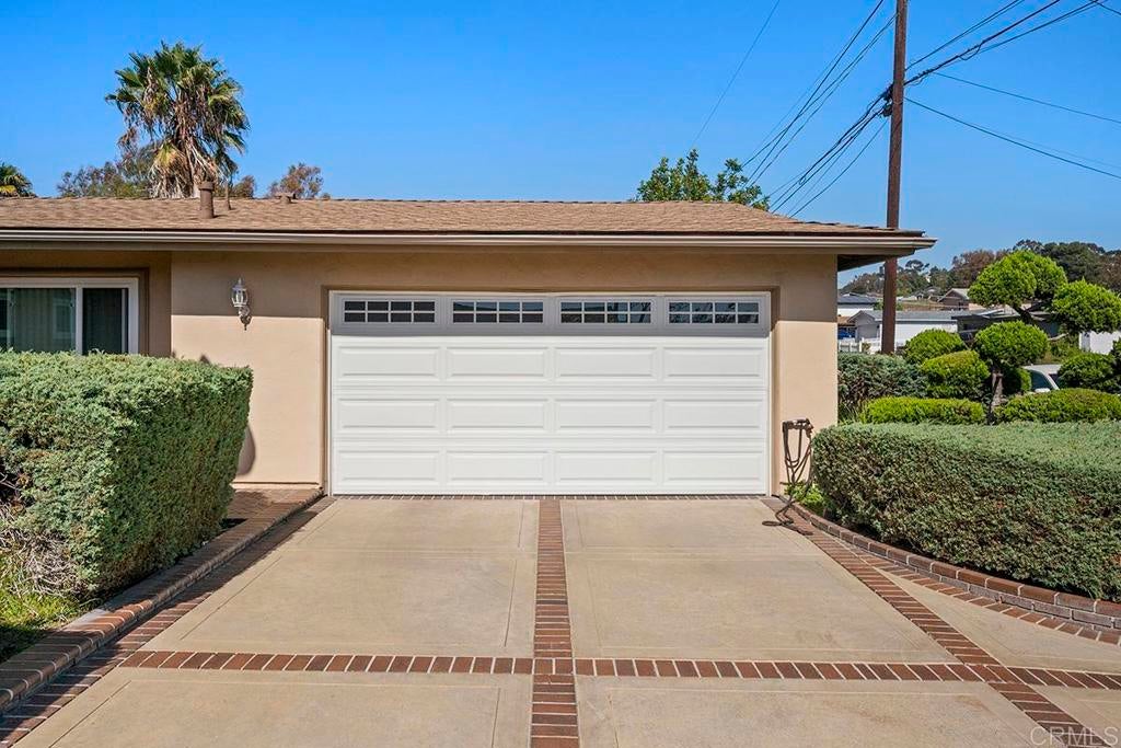 1558 OLEANDER Avenue