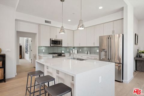 Photo of 1746 Garfield Place #203, Los Angeles, CA 90028 (MLS # 25604901)