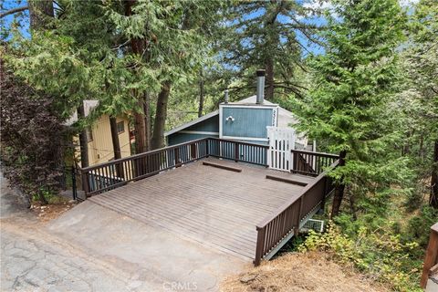 Photo of 23774 Lakeview Drive, Crestline, CA 92325 (MLS # IG25199312)