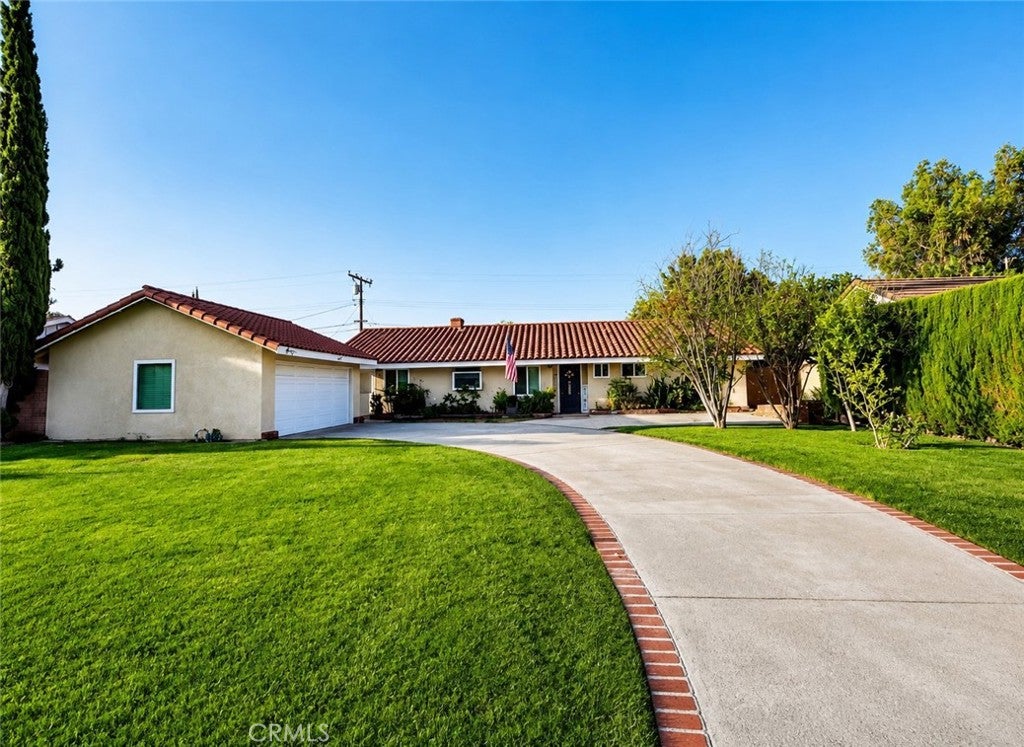 702 E Cumberland