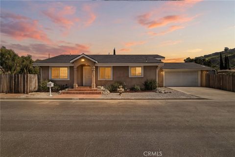 Photo of 10744 Radwin Avenue, Sunland, CA 91040 (MLS # SR26045279)