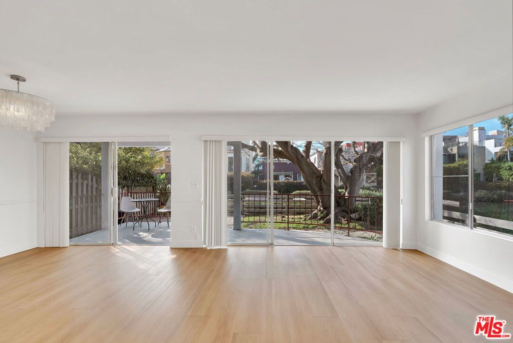 Photo of 2300 Grand Canal Ct, Venice, CA 90291 (MLS # 25630637)