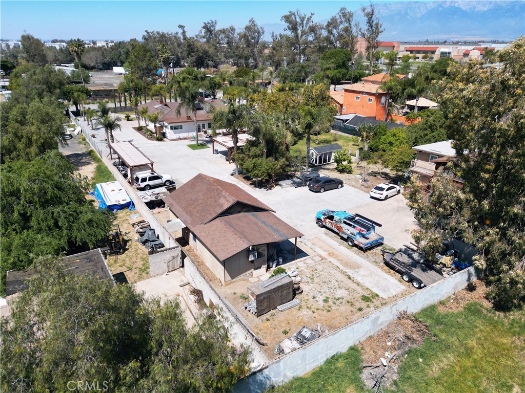10881 Oleander Avenue