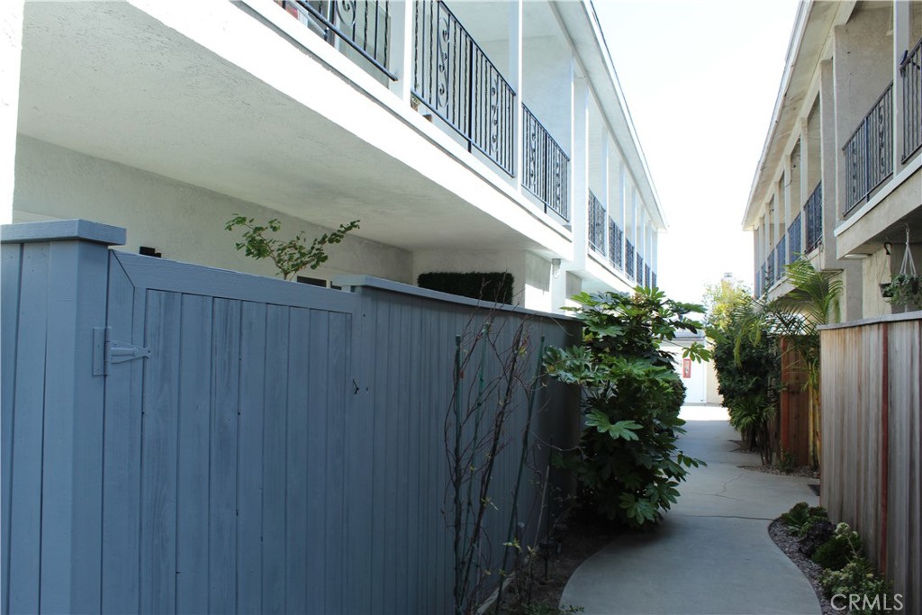 2212 Clark Lane