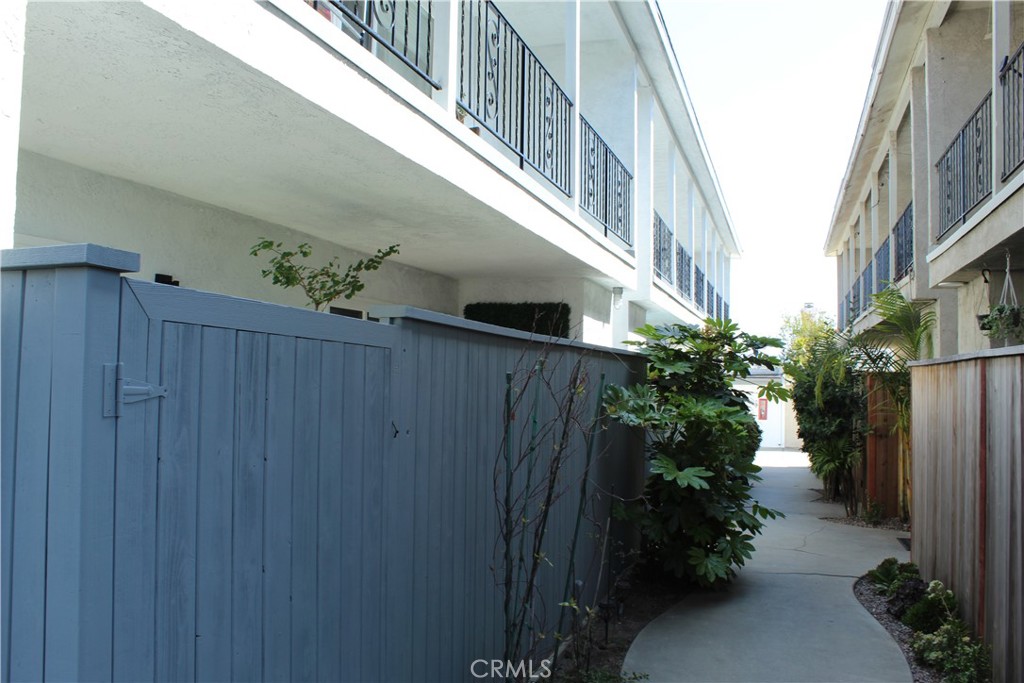 2212 Clark Lane