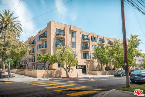 Photo of 600 E Olive Avenue #402, Burbank, CA 91501 (MLS # 26874891)