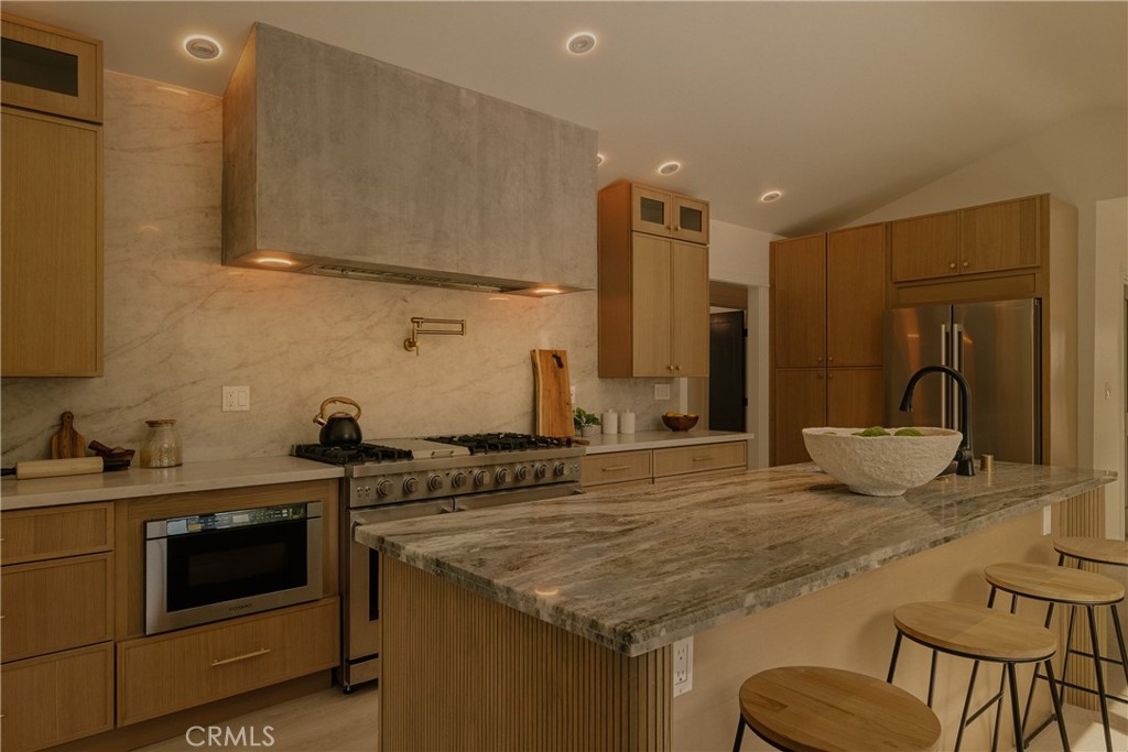 584 N Plymouth Boulevard