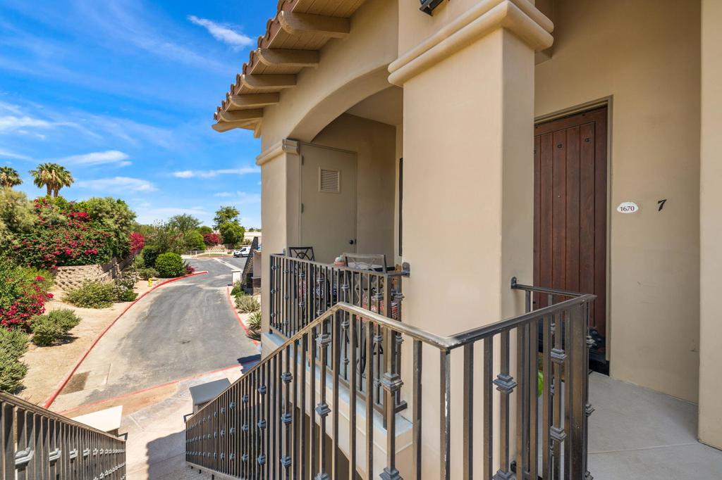 50610 Santa Rosa Plaza 7