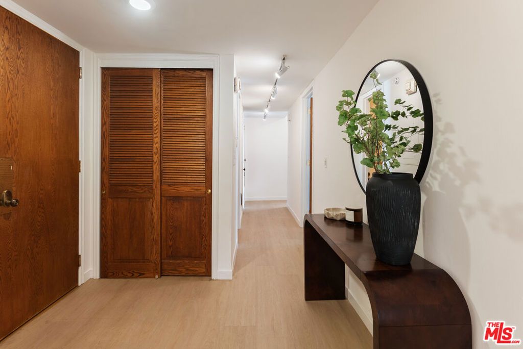 Photo of 423 N Palm Drive #102, Beverly Hills, CA 90210 (MLS # 26831193)