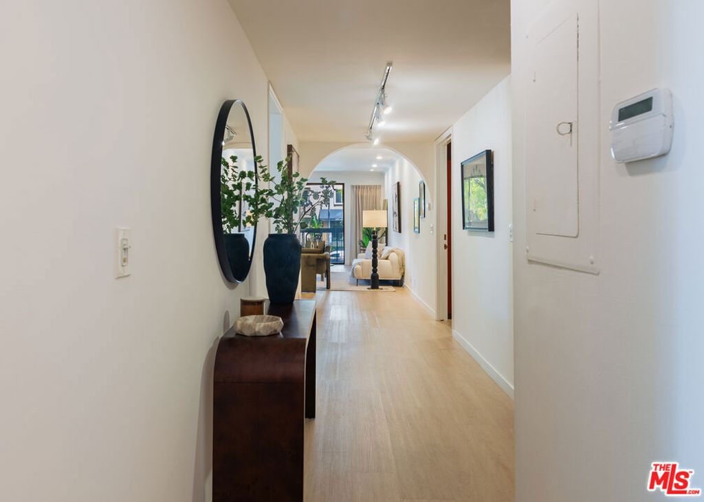 Photo of 423 N Palm Drive #102, Beverly Hills, CA 90210 (MLS # 26831193)