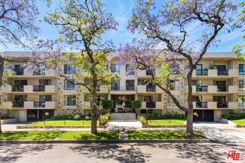 Photo of 423 N Palm Drive #102, Beverly Hills, CA 90210 (MLS # 26831193)