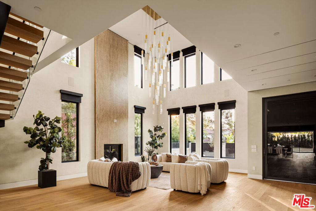 4528 Matilija Avenue