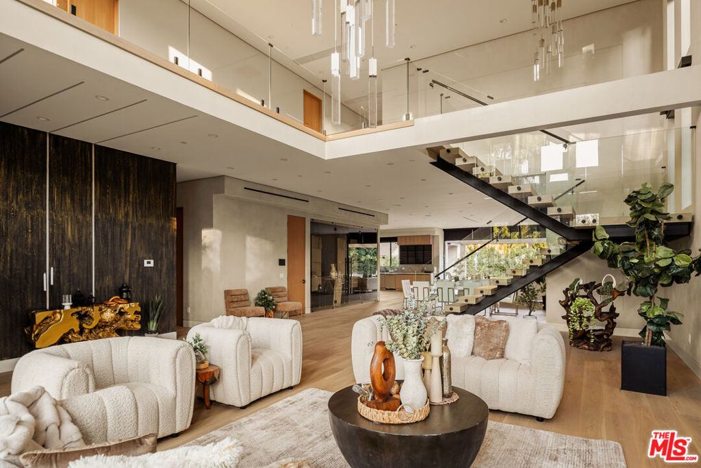 4528 Matilija Avenue