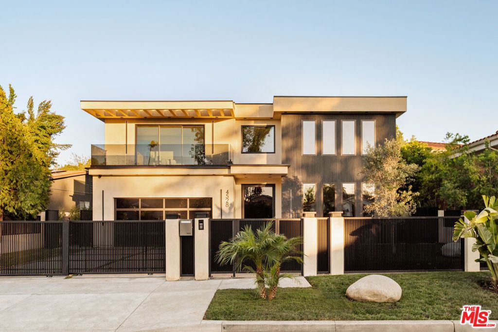 Photo of 4528 Matilija Avenue, Sherman Oaks, CA 91423 (MLS # 25630967)