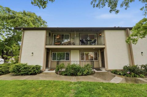 Photo of 6032 Calle De Suerte, San Jose, CA 95124 (MLS # ML82044460)