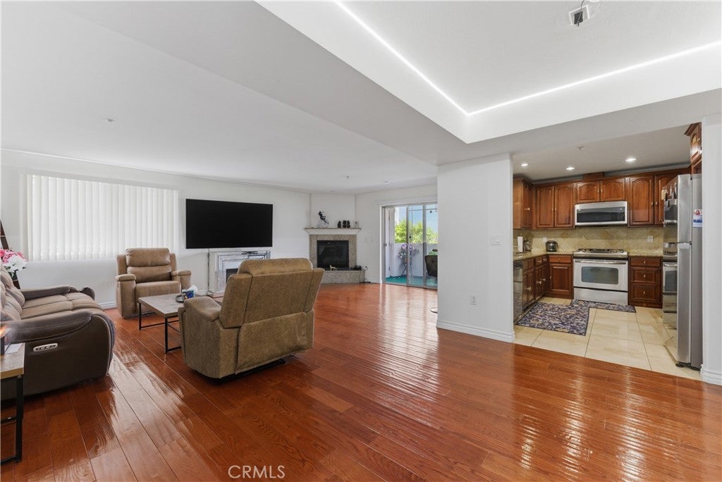 4733 Elmwood Avenue 203, Los Angeles CA 90004
