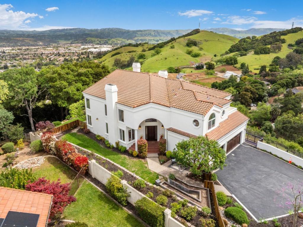 1566 Llagas Road
