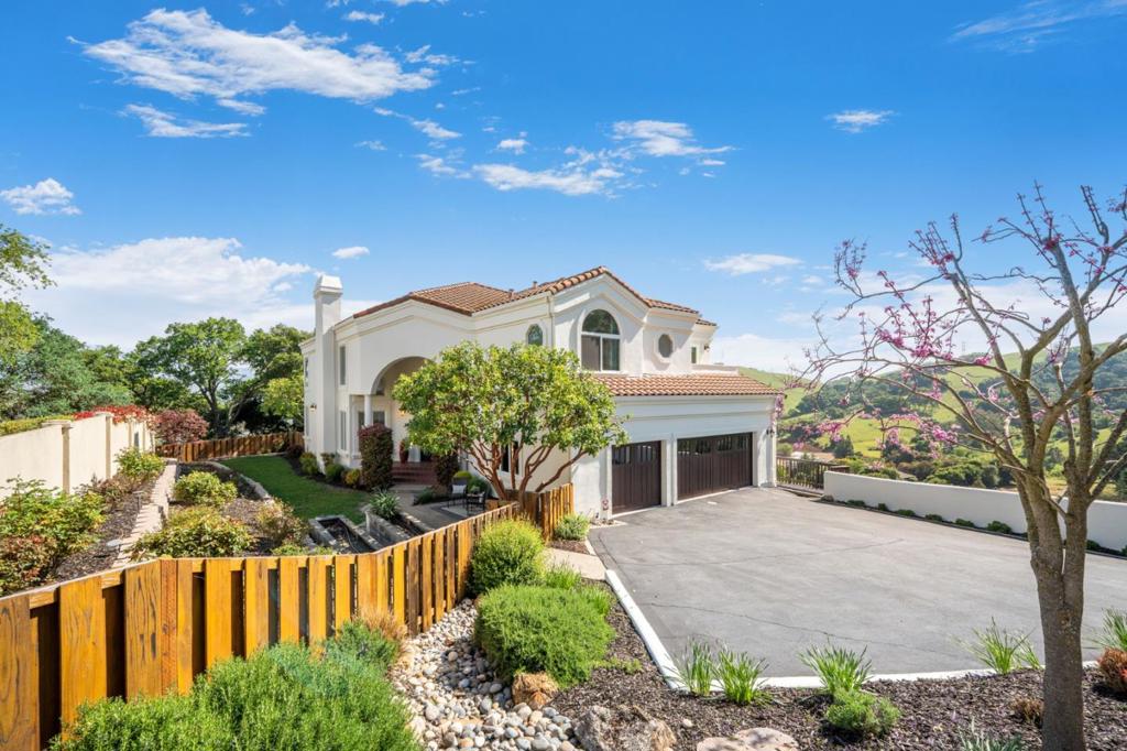 1566 Llagas Road