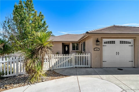 Tiny photo for 725 Red Cloud Road, Paso Robles, CA 93446 (MLS # SC26182708)