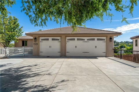 Tiny photo for 725 Red Cloud Road, Paso Robles, CA 93446 (MLS # SC26182708)