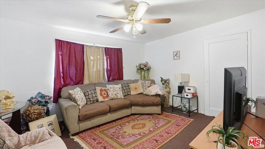 Photo of 1523 E Vernon Avenue, Los Angeles, CA 90011 (MLS # 26655715)