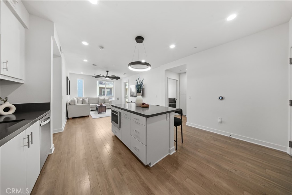2412 Nolita