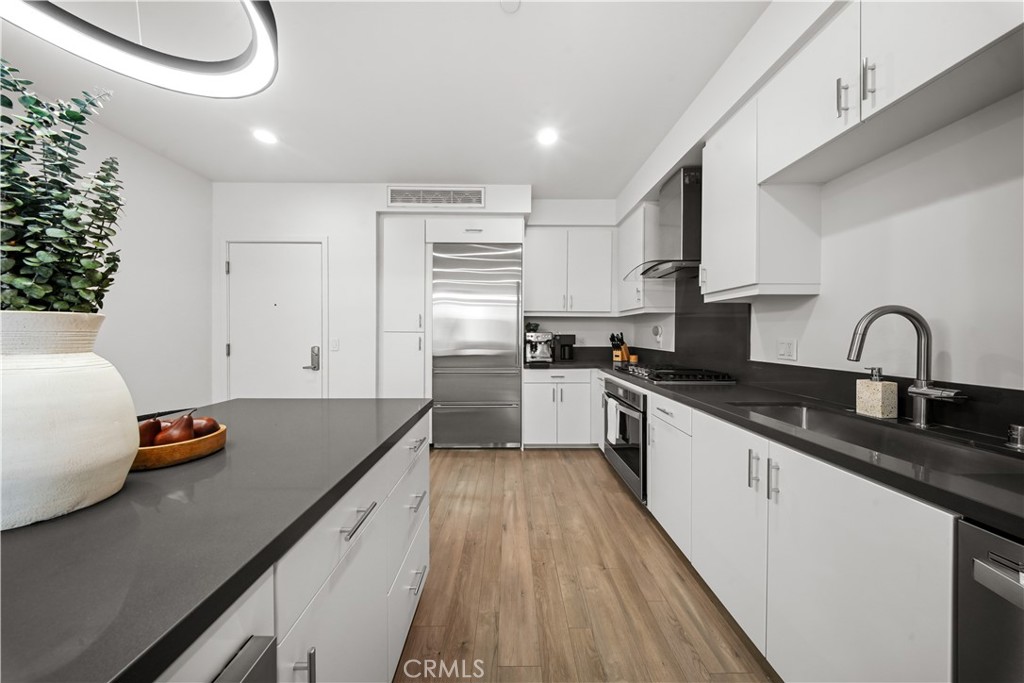 2412 Nolita