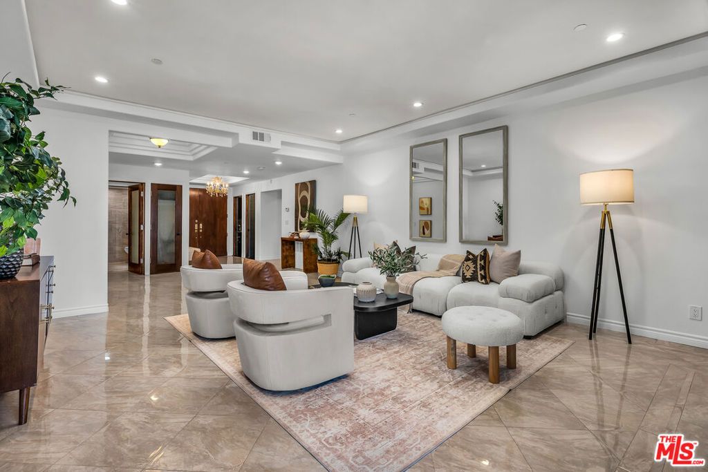 Photo of 125 N GALE Drive #306, Beverly Hills, CA 90211 (MLS # 26830927)