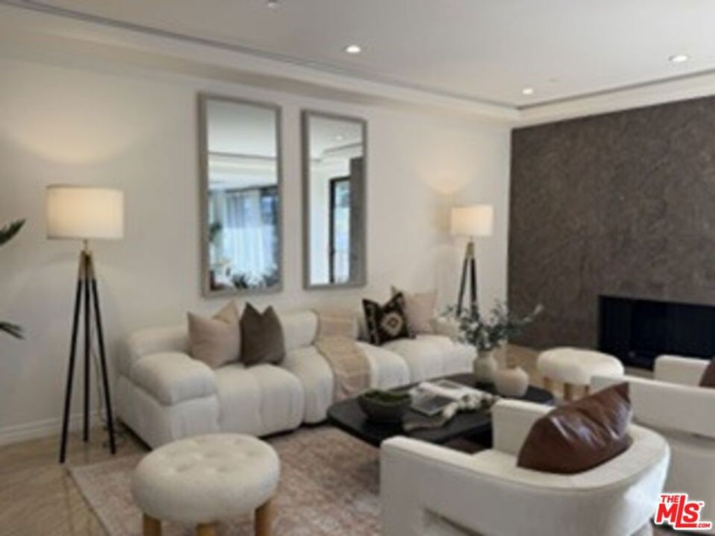 Photo of 125 N GALE Drive #306, Beverly Hills, CA 90211 (MLS # 26830927)