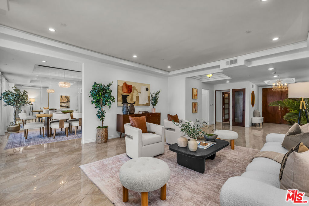 125 N GALE Drive 306