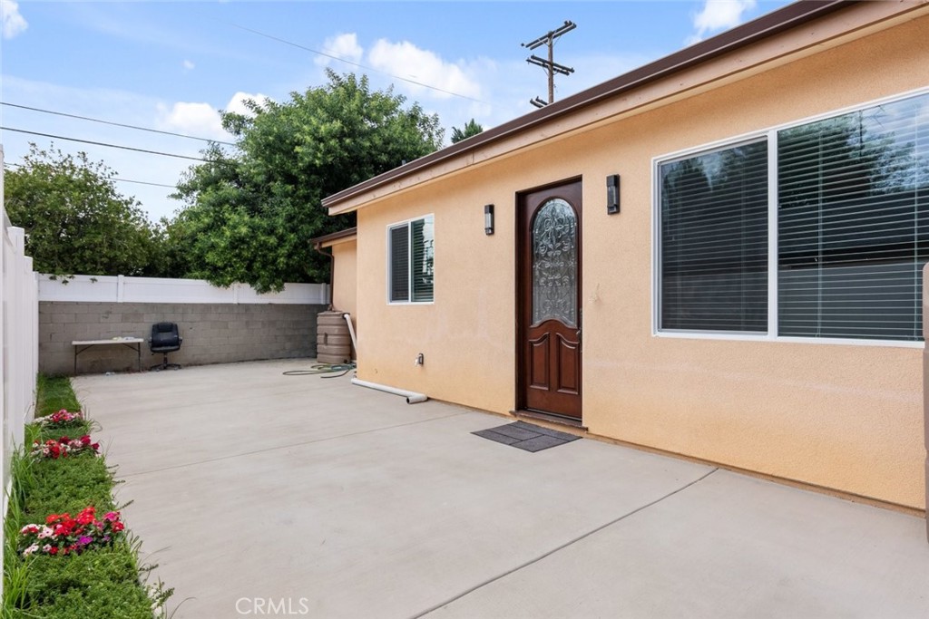 Now available for rent is a beautifully constructed 3-bedroom, 2-bathroom ADU offering approximately 1,200 square feet of modern living space in the heart of Lake Balboa. Completed in 2024, this private unit features its own separate entrance, ensuring comfort and privacy. The ADU boasts a bright and open layout, along with a private front and backyard perfect for relaxing, gardening, or entertaining. Solar panels are included, helping to significantly reduce electricity costs and promote energy efficiency. Located in a well-connected and growing neighborhood, this contemporary home offers the perfect blend of space, style, and convenience.