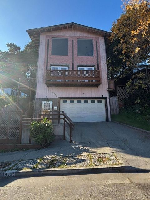 Photo of 4535 Redding St, Oakland, CA 94619 (MLS # 41119774)